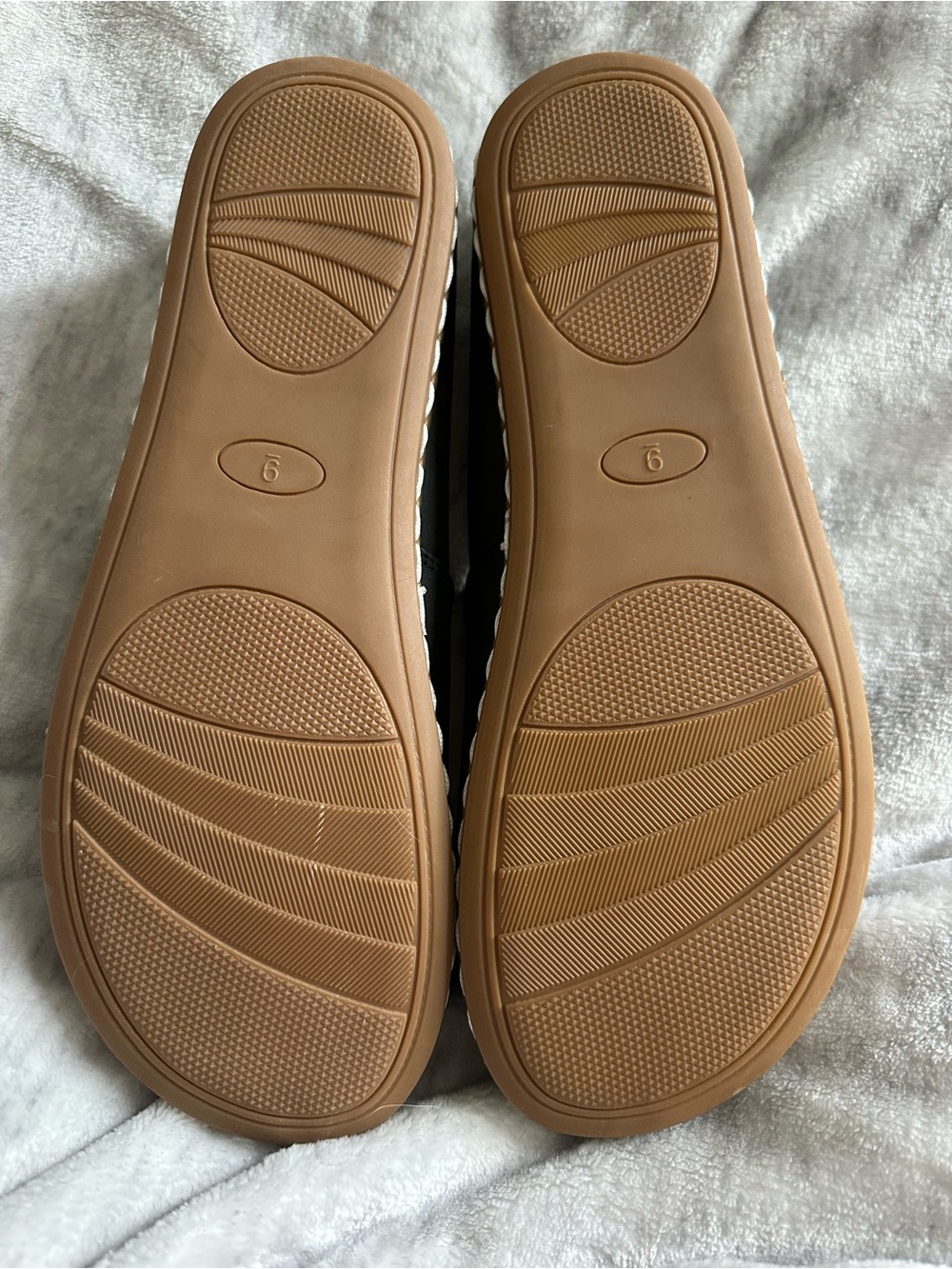 Black Slip-On Women's Loafers for Everyday Comfort - Picture 5 of 9